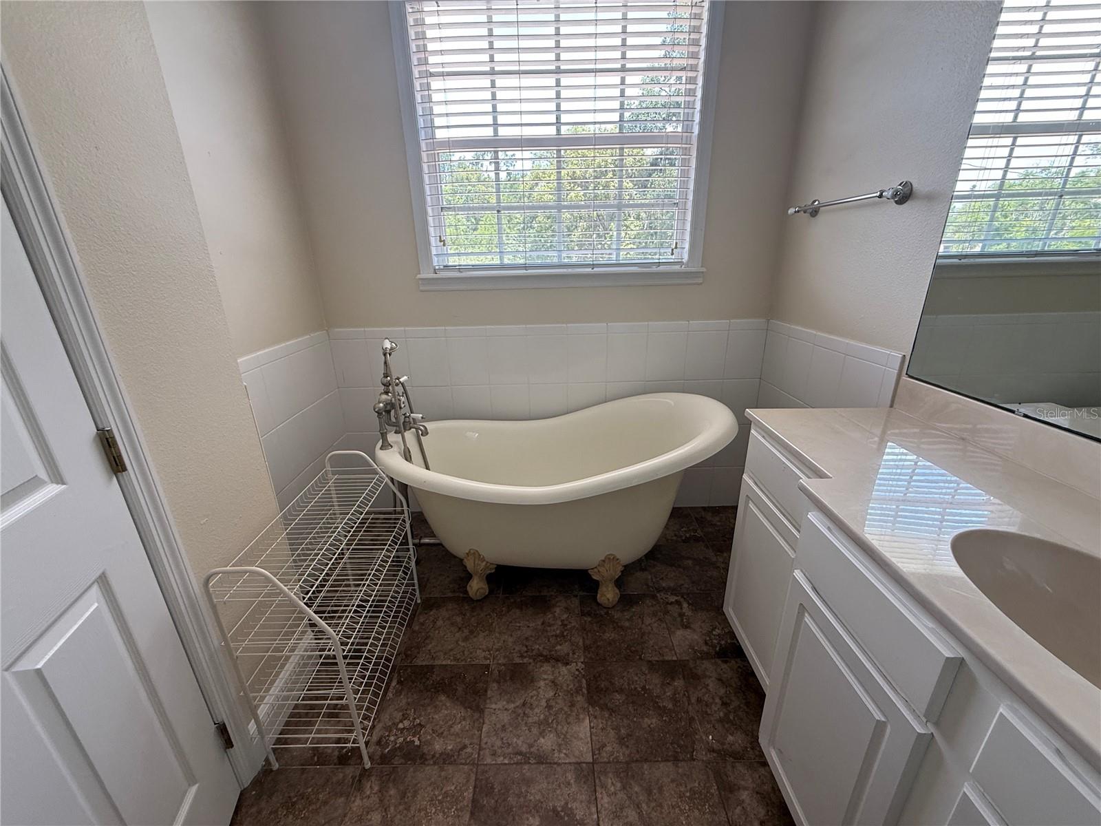 2618 E Central Blvd Property Photo 9