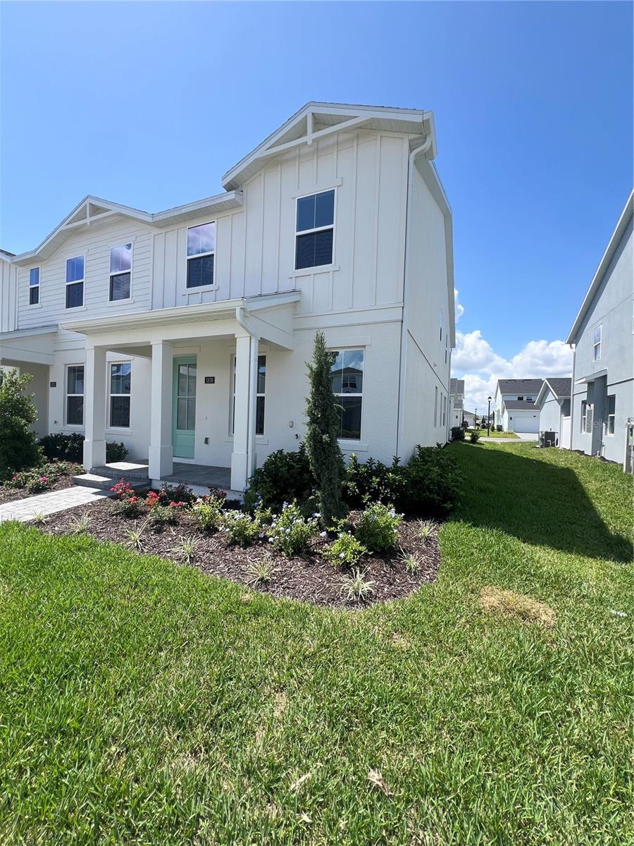 1876 Crowncrest Dr Property Photo 2