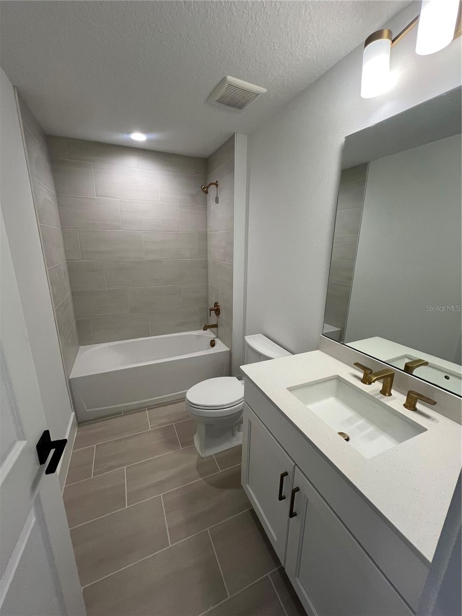 1876 Crowncrest Dr Property Photo 19