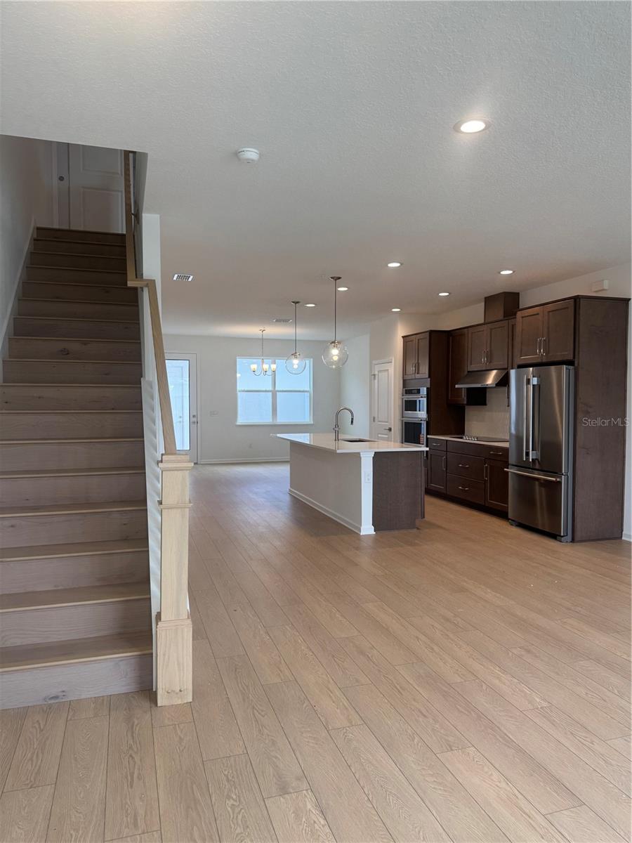 1868 Crowncrest Dr Property Photo 2