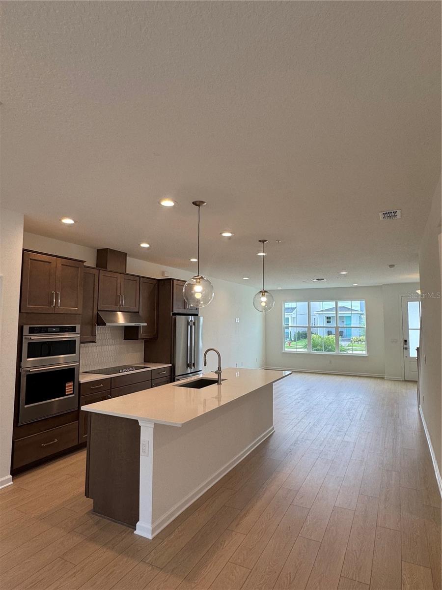 1868 Crowncrest Dr Property Photo 4