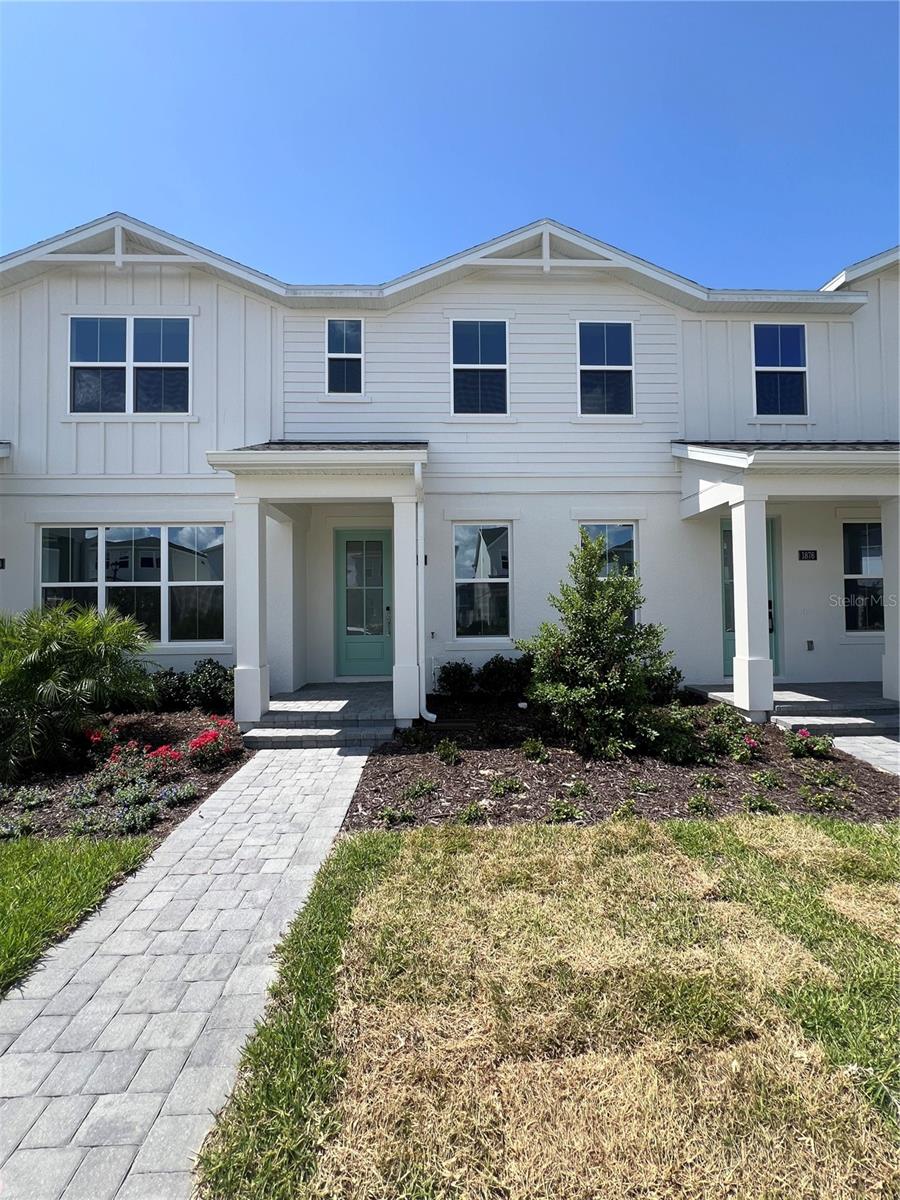 1872 CROWNCREST DR Property Photo 1