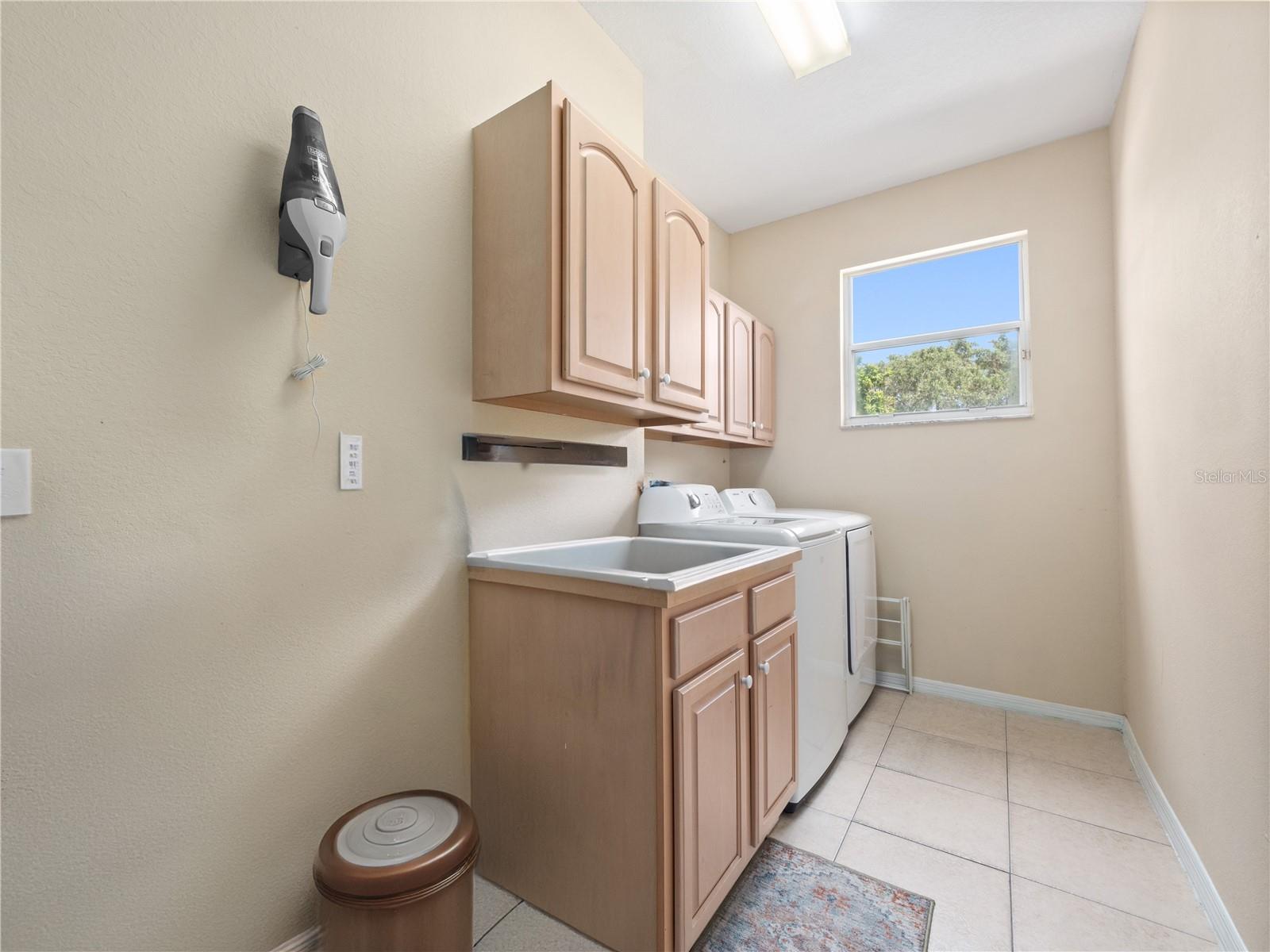 10221 Lundy Ct Property Photo 34