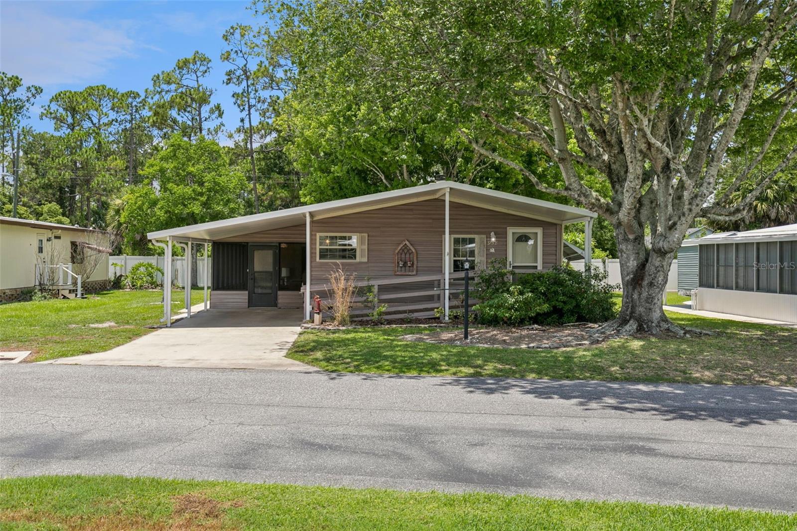 938 Blue Heron Blvd Property Photo 1