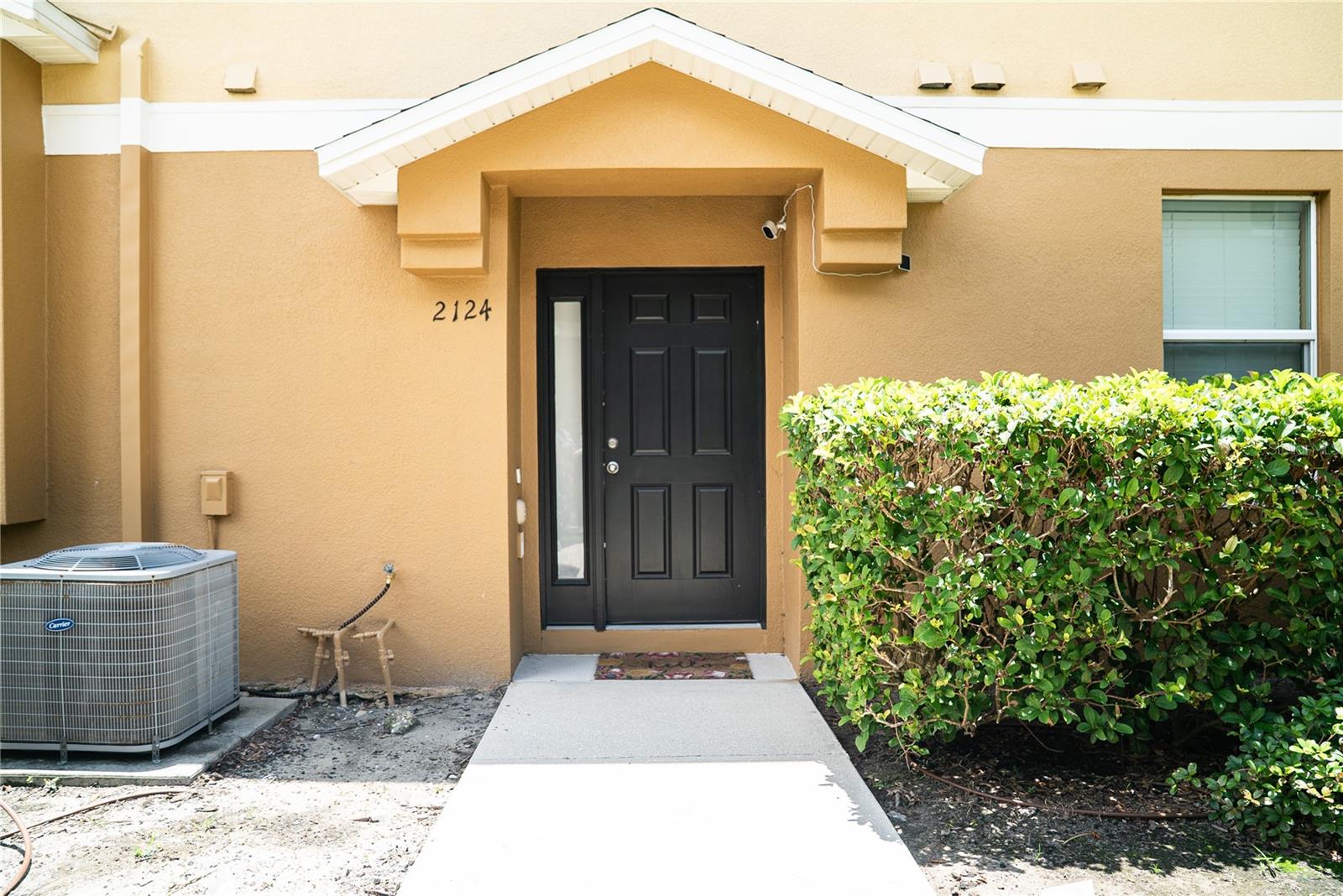 O6417704 Property Photo 2