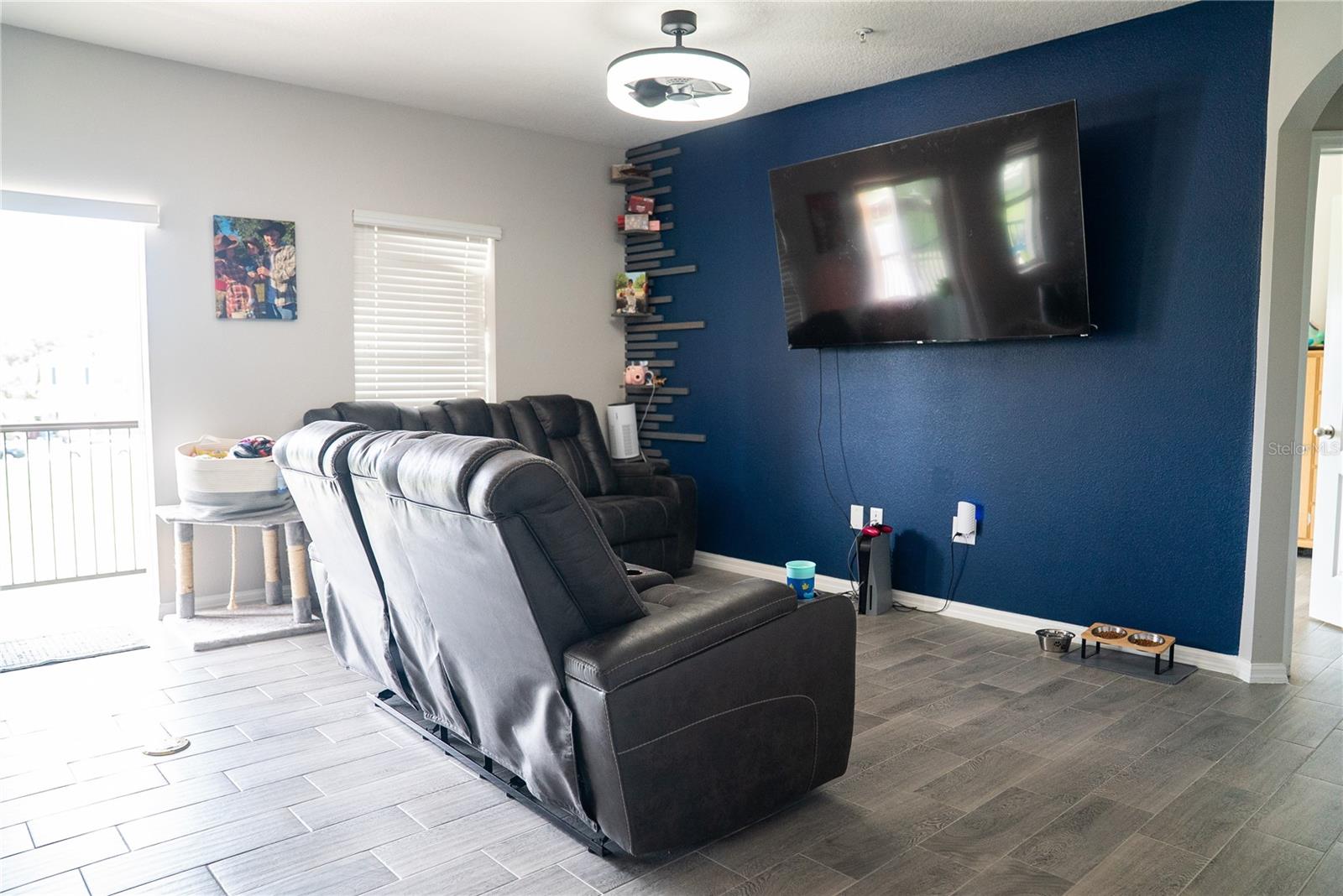 O6417704 Property Photo 6