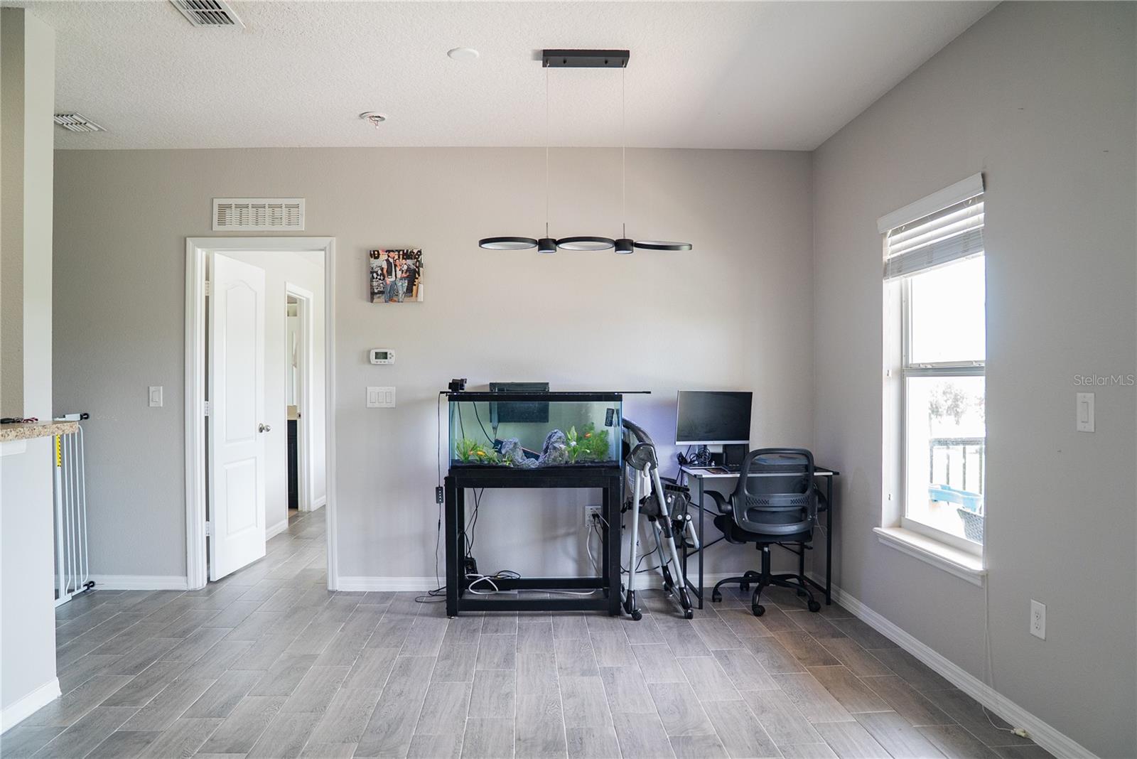 O6417704 Property Photo 7
