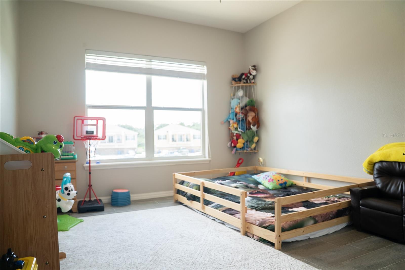 O6417704 Property Photo 9