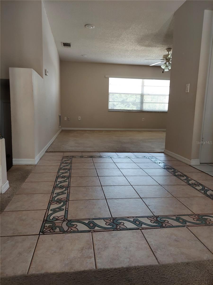 8139 Laurel Tree Dr Property Photo 4