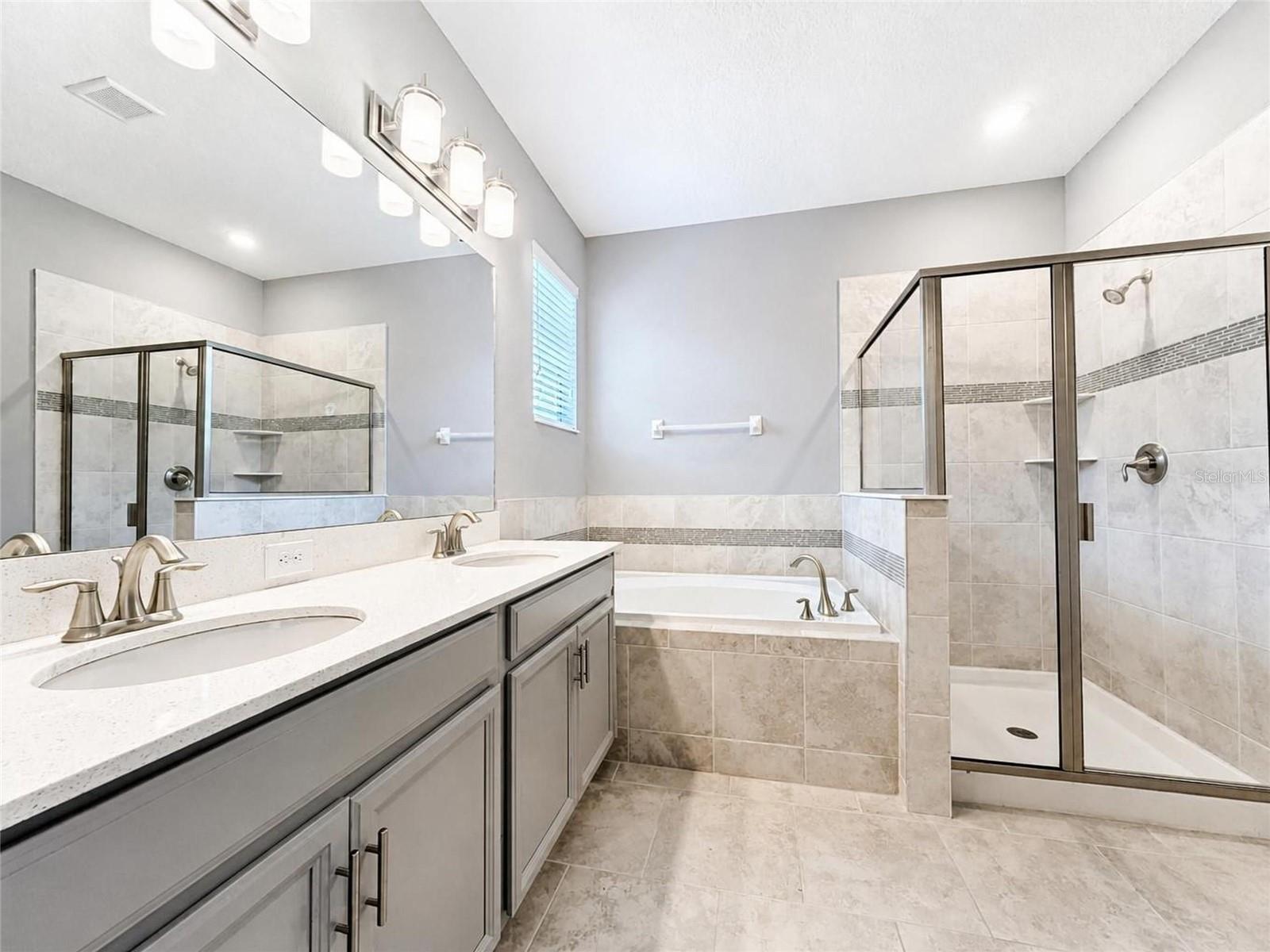 2220 Barrington Loop Property Photo 10