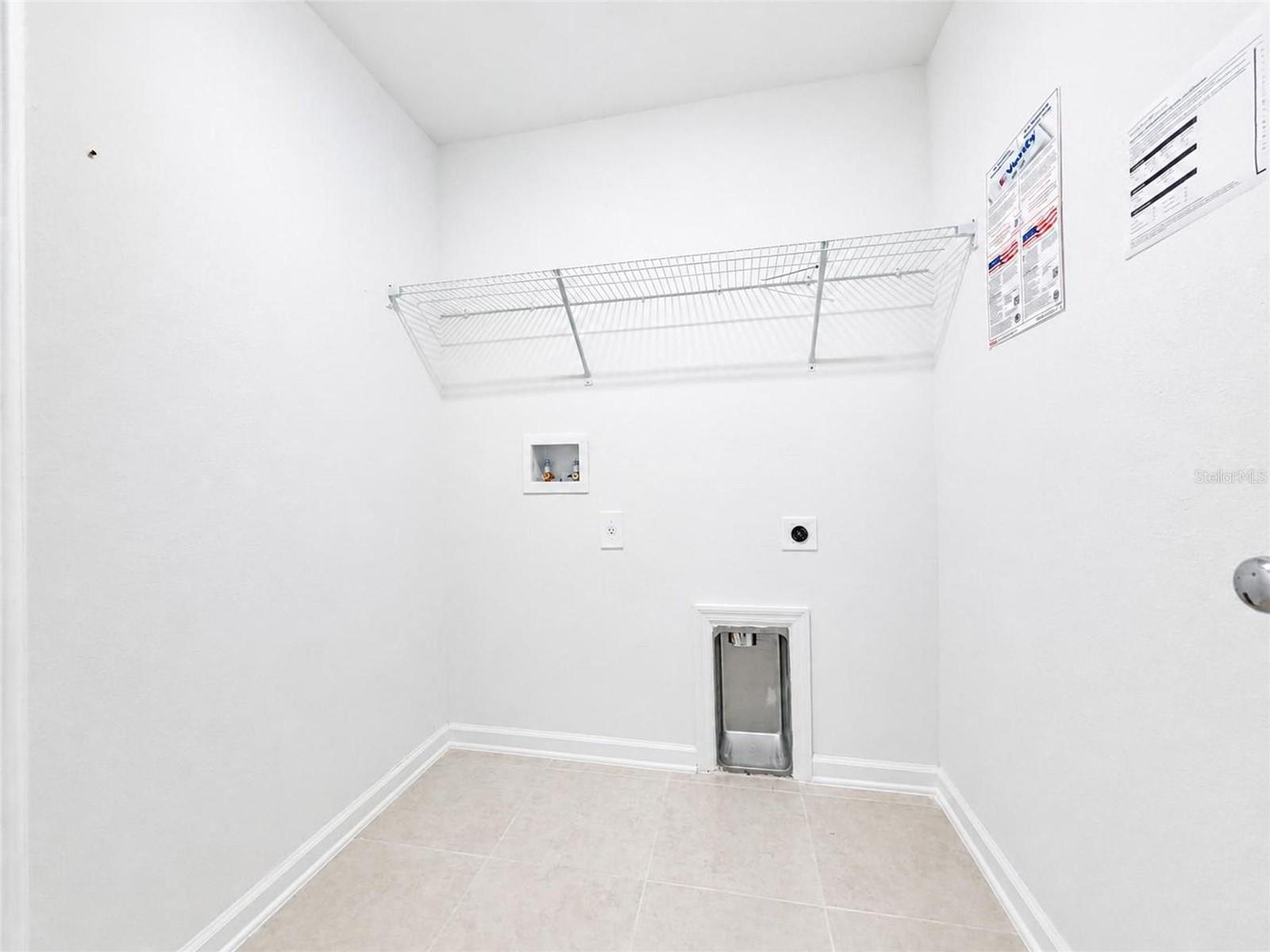 2085 Lasso Loop Property Photo 24