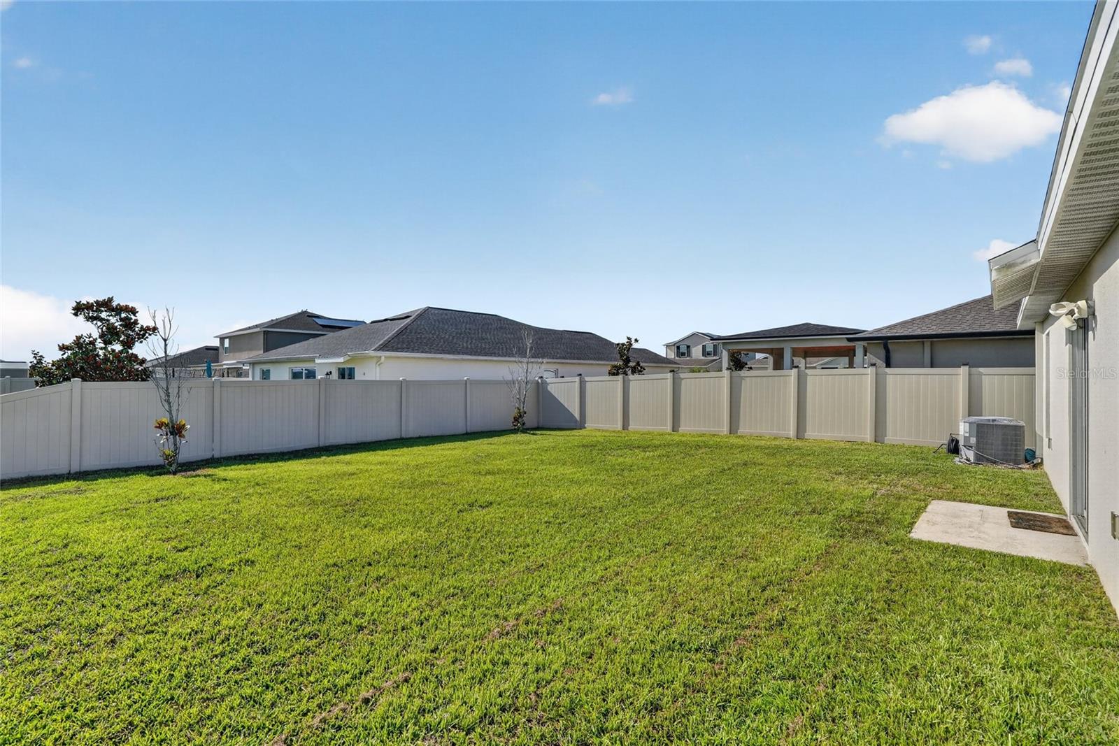 5151 Four Strand Ct Property Photo 4