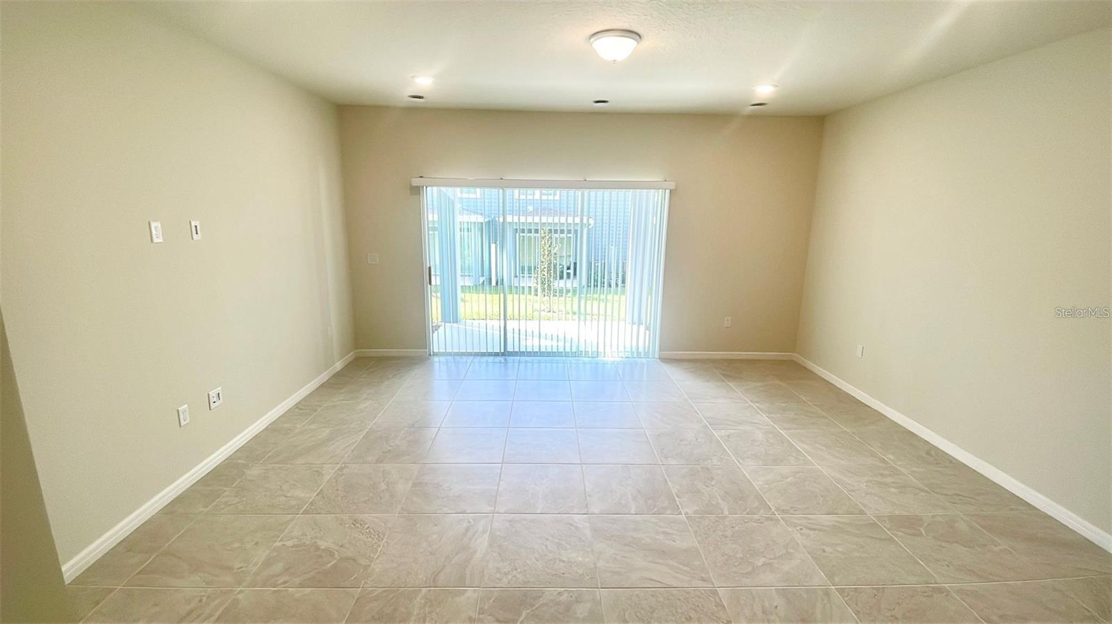 2571 Winsome Way Property Photo 2