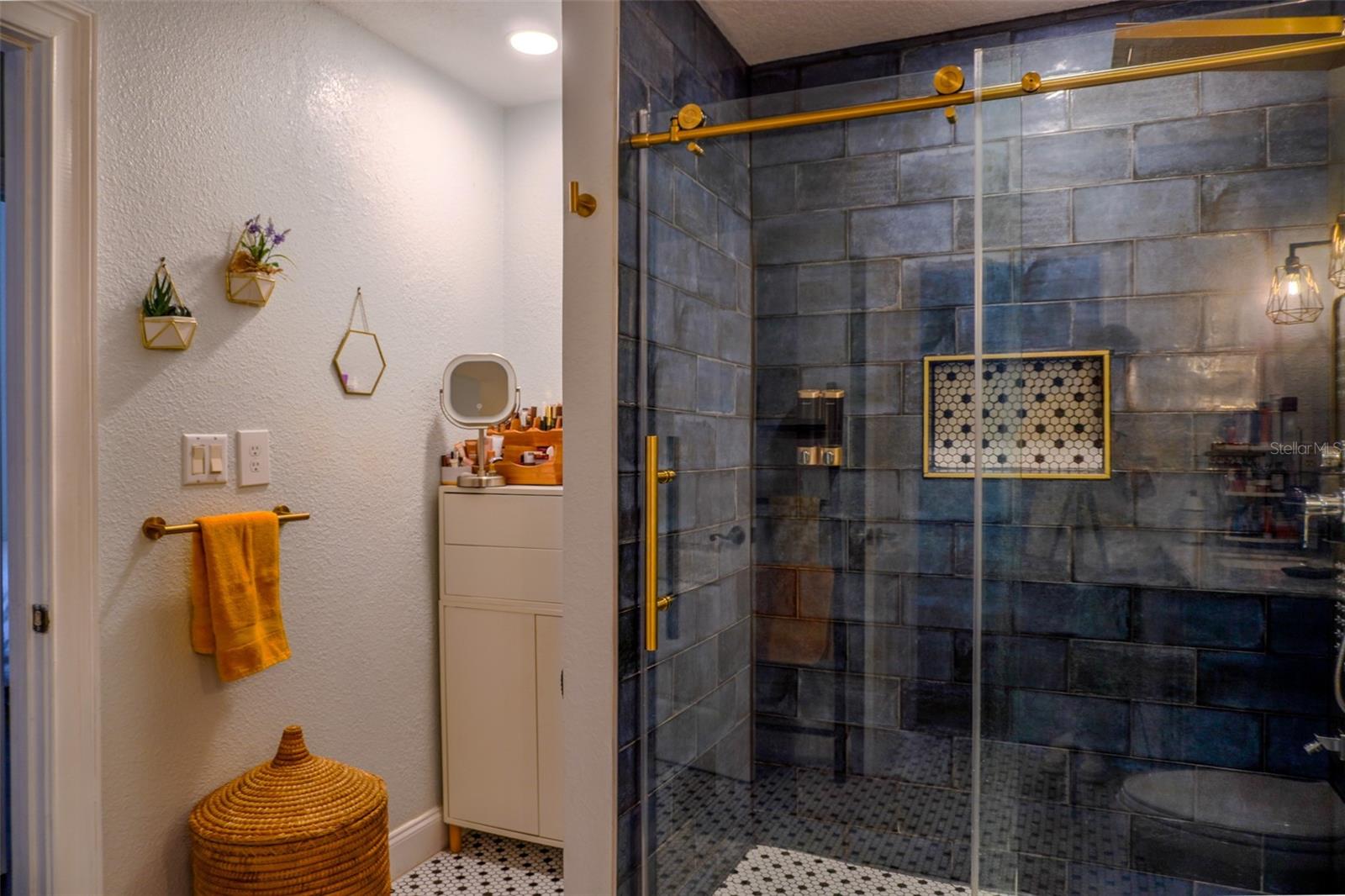 1010 Winderley Pl #149 Property Photo 5