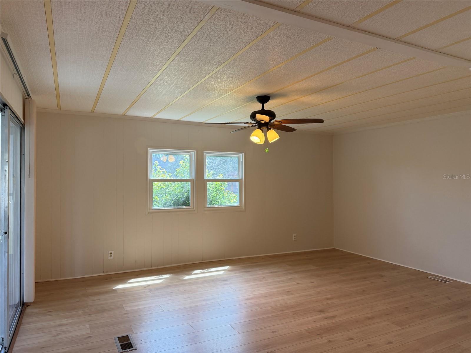 925 Beechwood Ave Property Photo 5