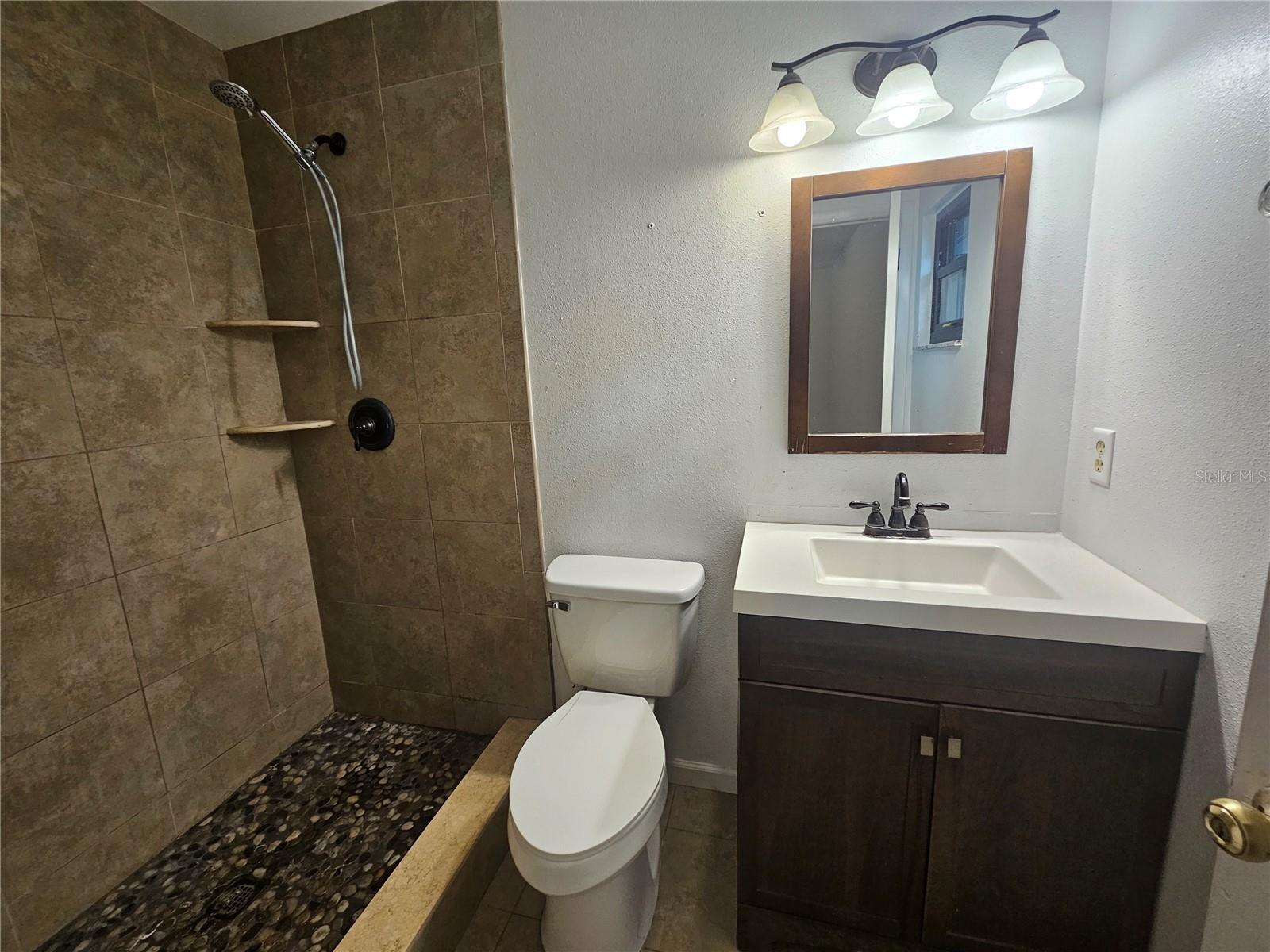 247 Grove St Property Photo 4