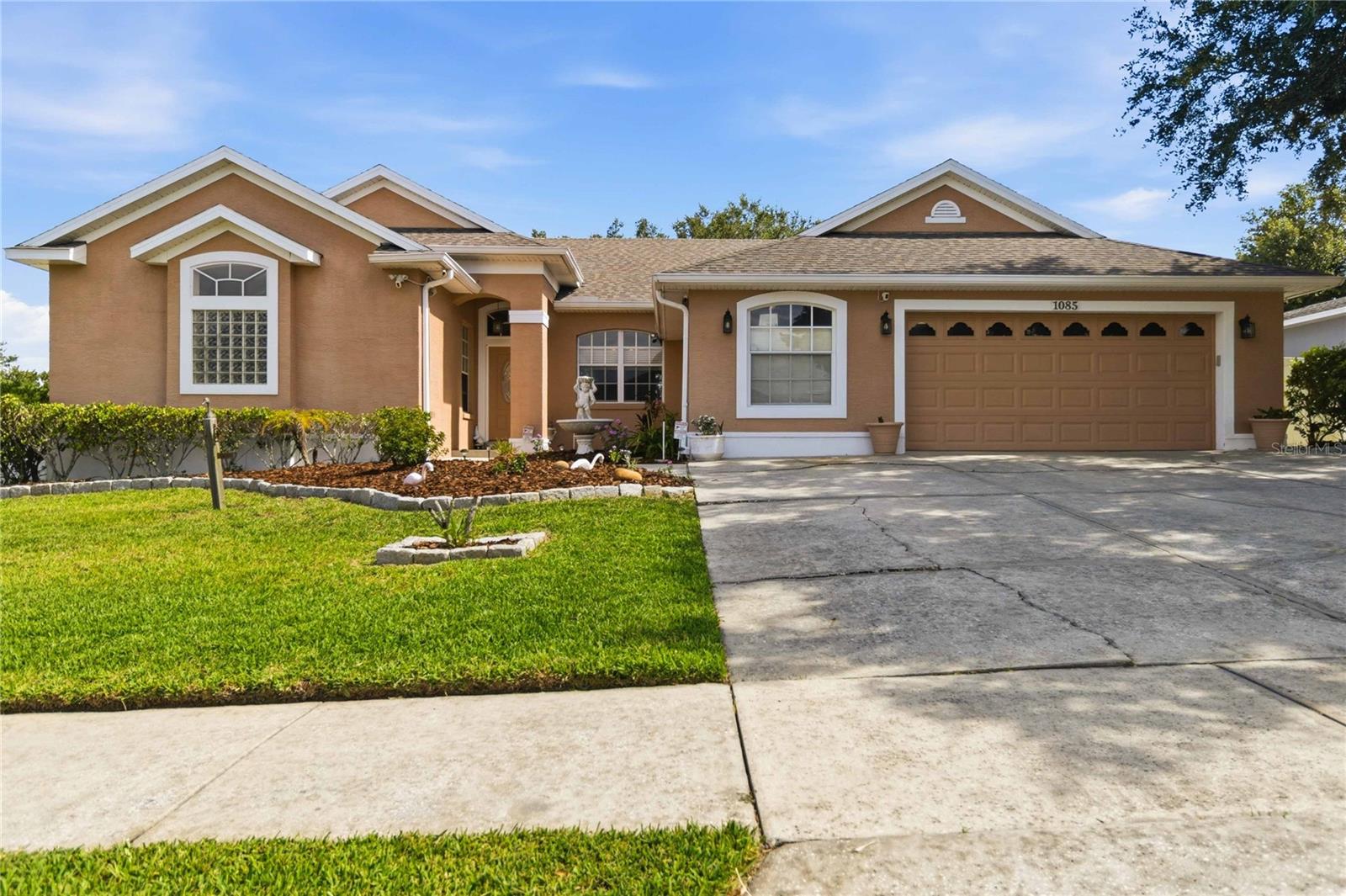 1085 CHASE DR Property Photo 1