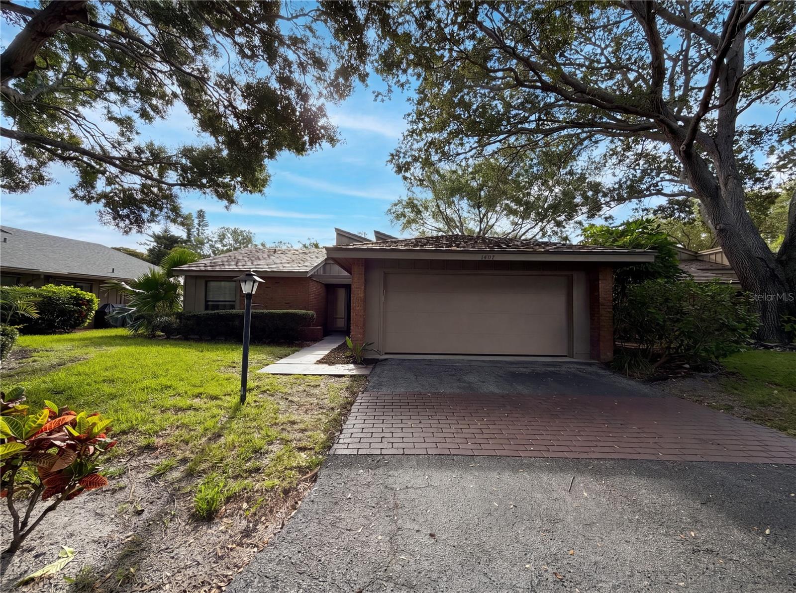 1407 WILLOW OAK CIR #1407