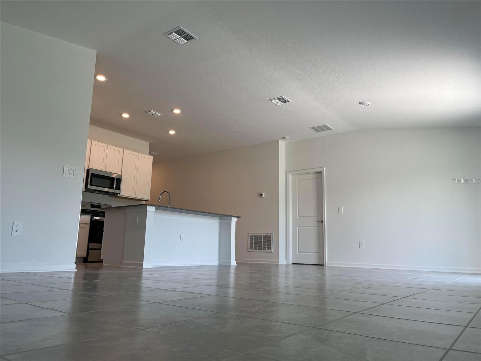 780 Daring Dr Property Photo 8