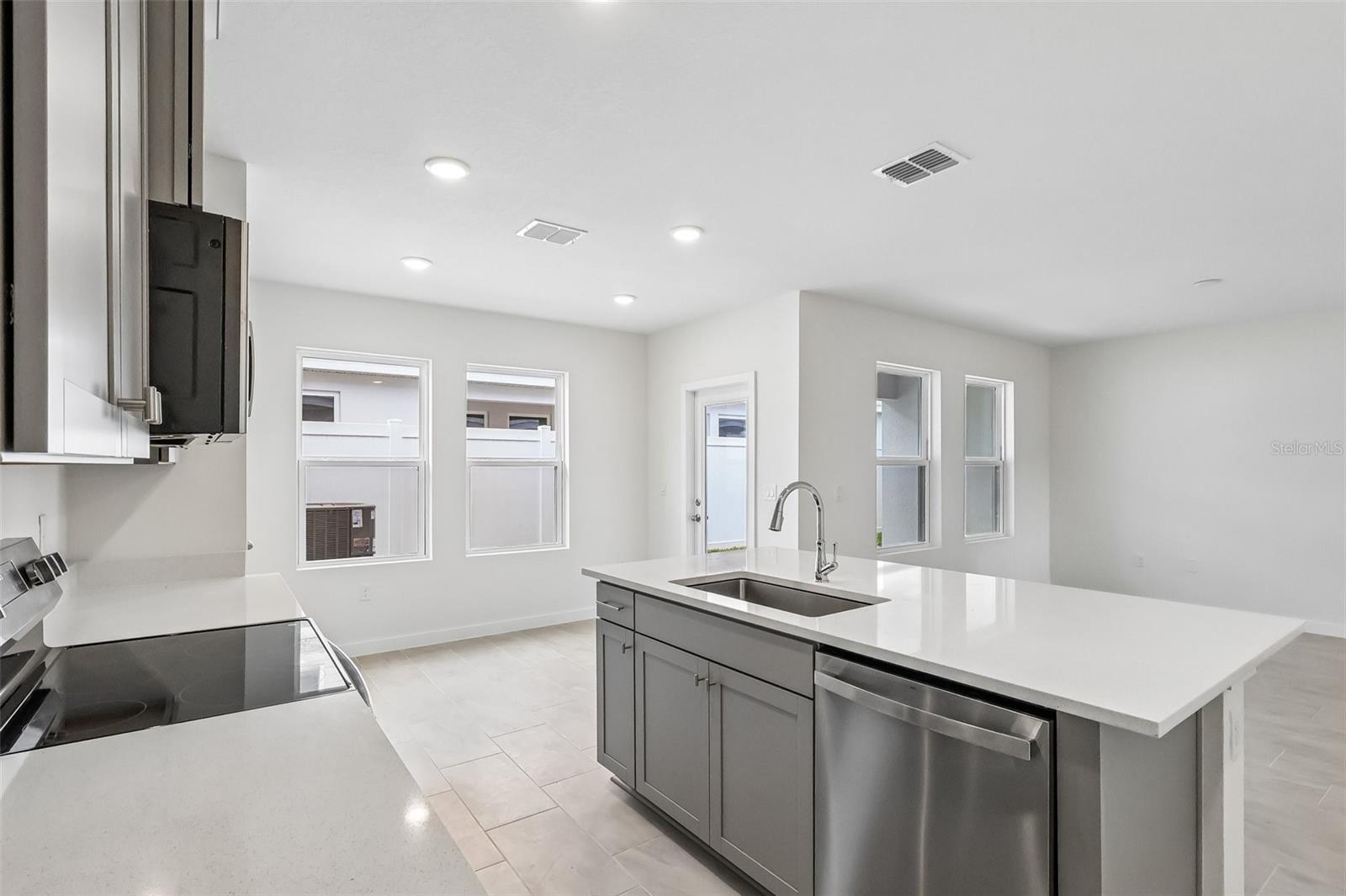 2688 Meadow Crest Dr Property Photo 12