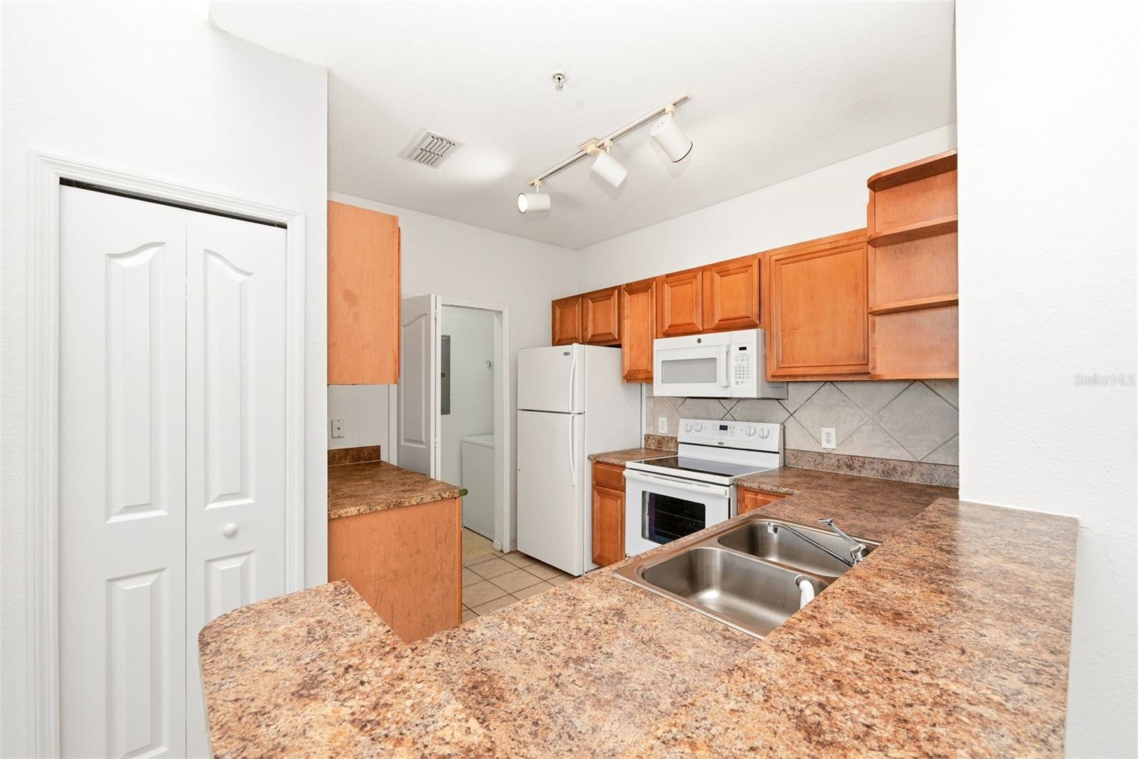 6169 Metrowest Blvd #305 Property Photo 11
