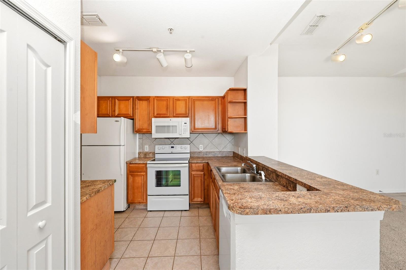6169 Metrowest Blvd #305 Property Photo 12