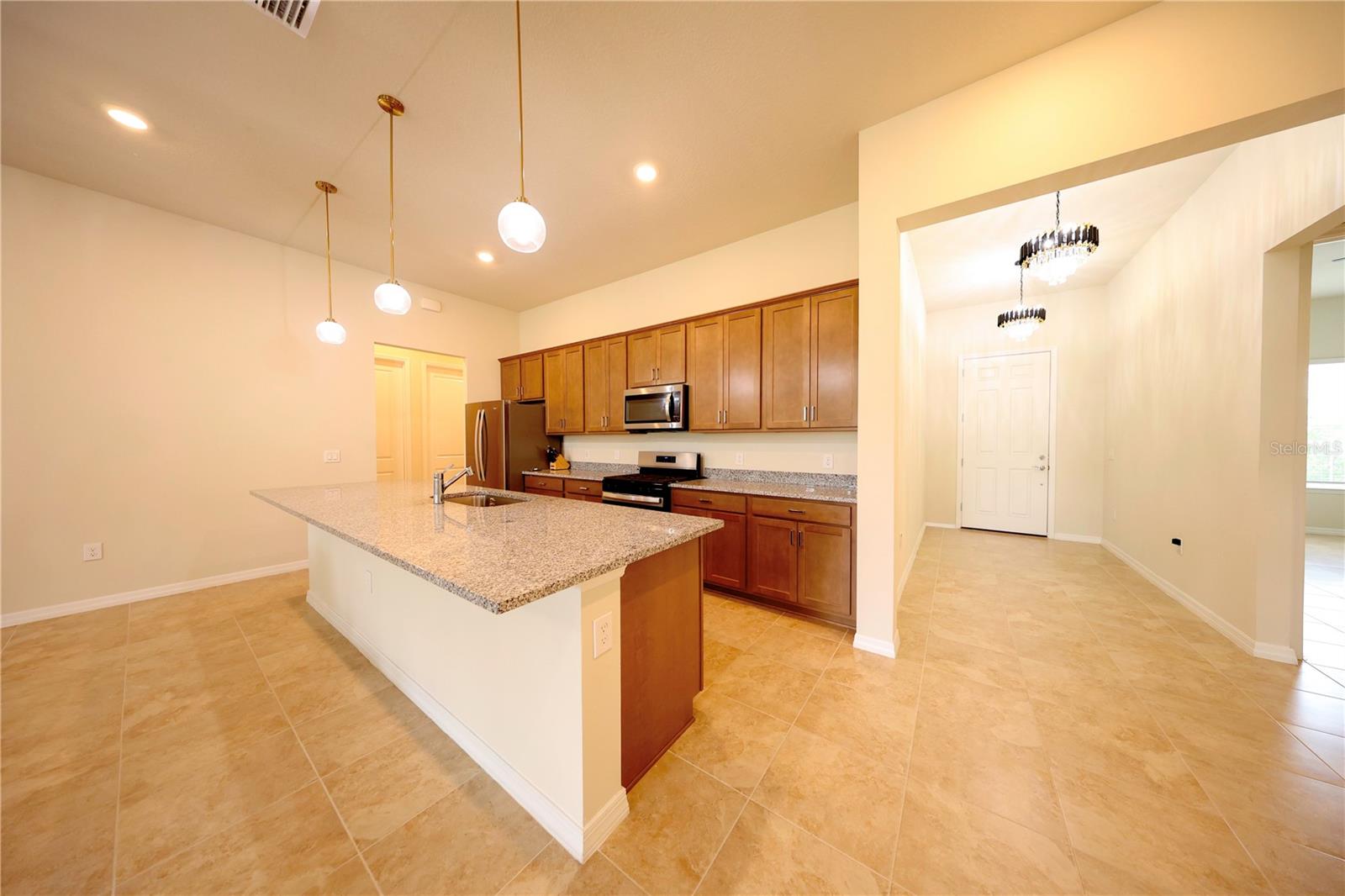 8322 Park Cliff Way Property Photo 6