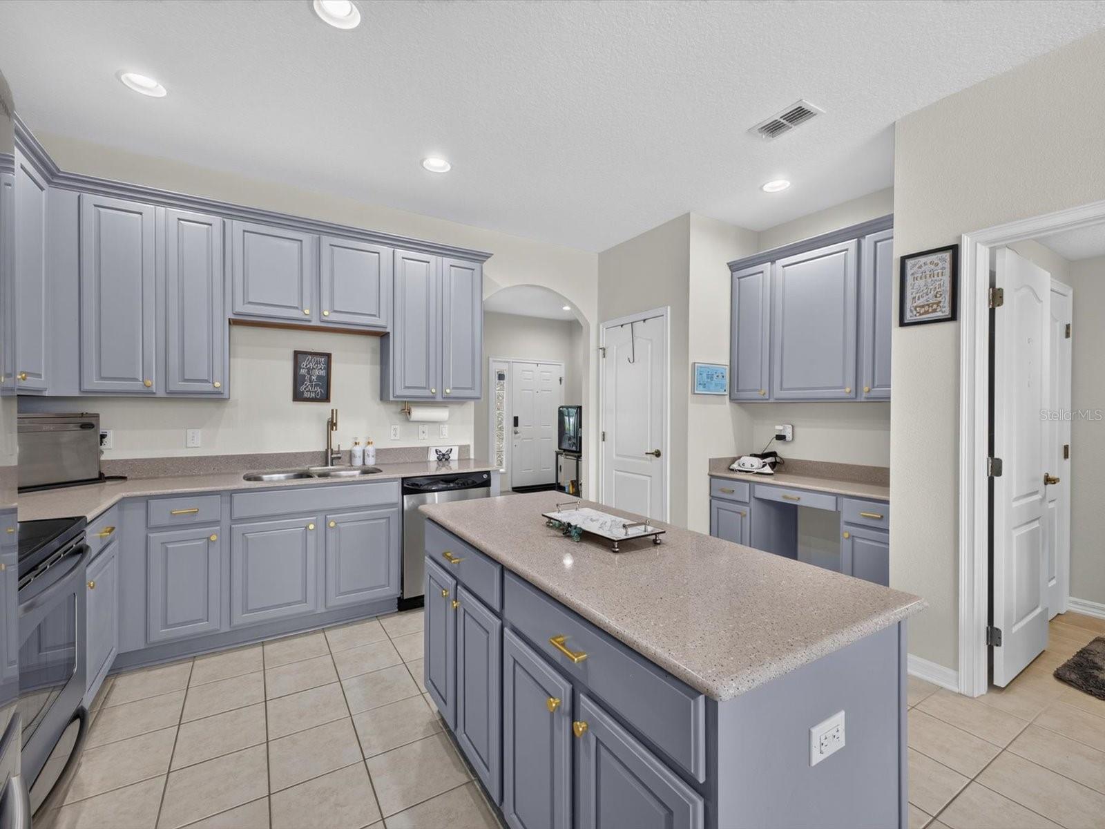12988 Borland St Property Photo 6