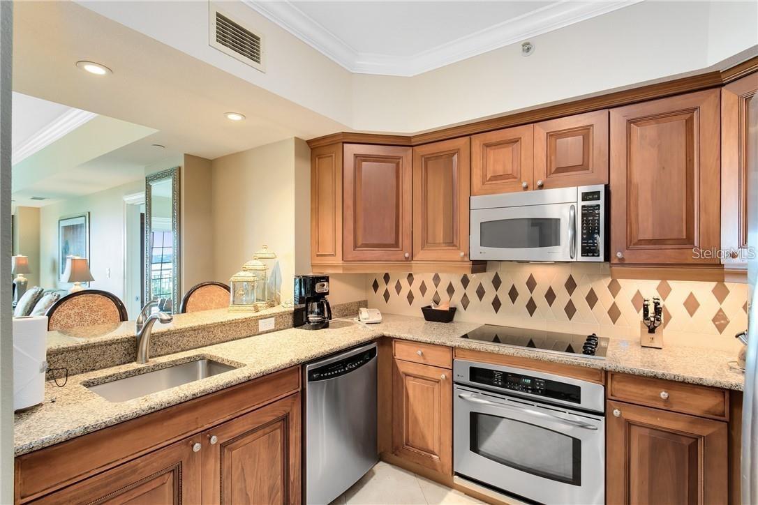 7593 Gathering Dr #511 Property Photo 6