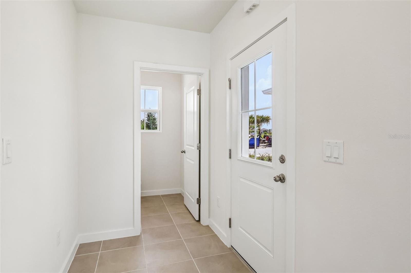 2692 Meadow Crest Dr Property Photo 4