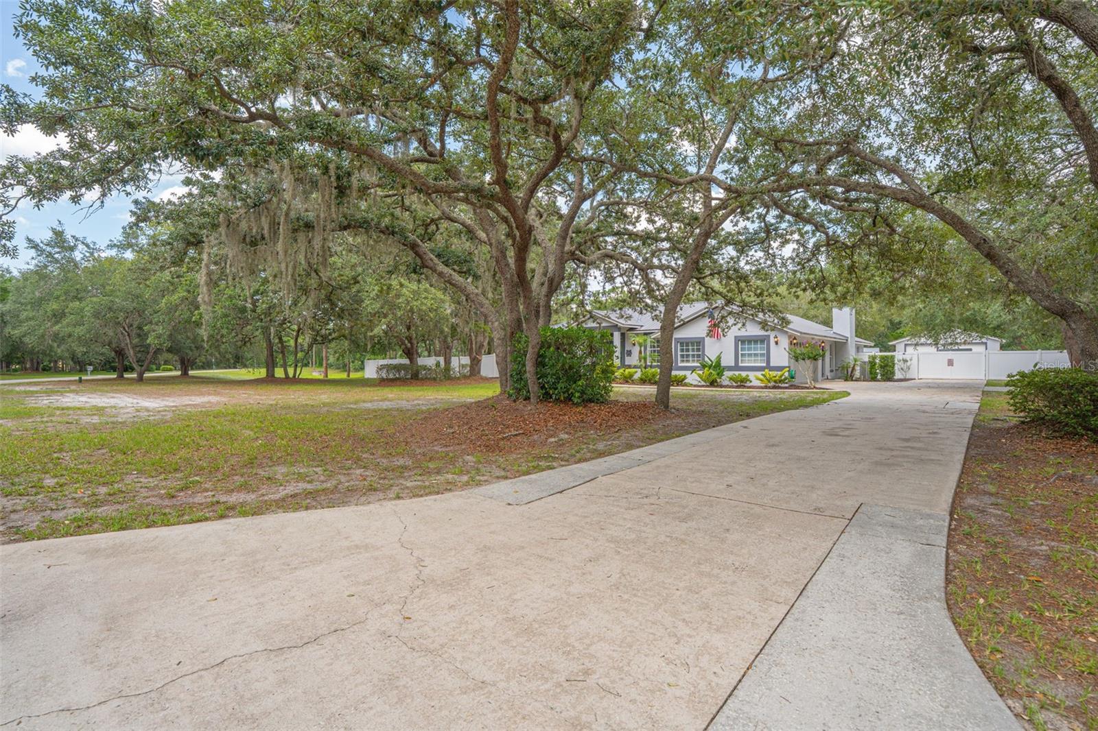 361 Lake Lenelle Dr Property Photo 1