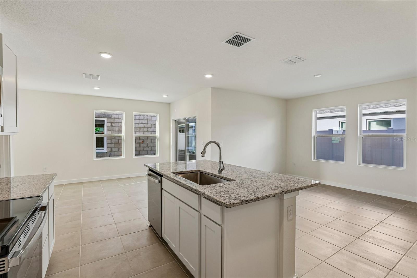 2720 Meadow Crest Dr Property Photo 3