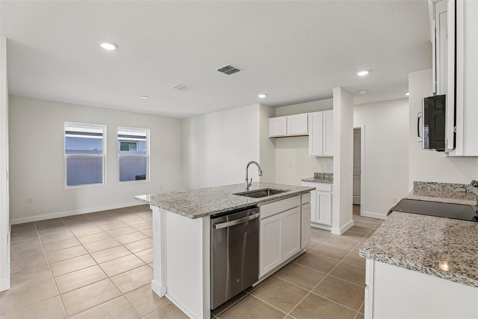 2720 Meadow Crest Dr Property Photo 4
