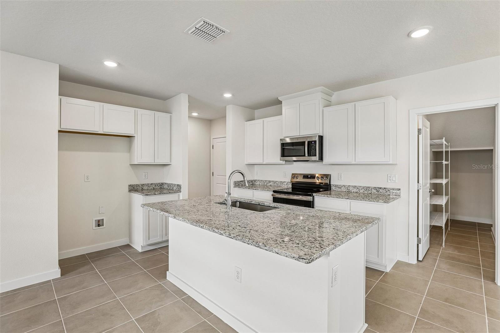 2720 Meadow Crest Dr Property Photo 6