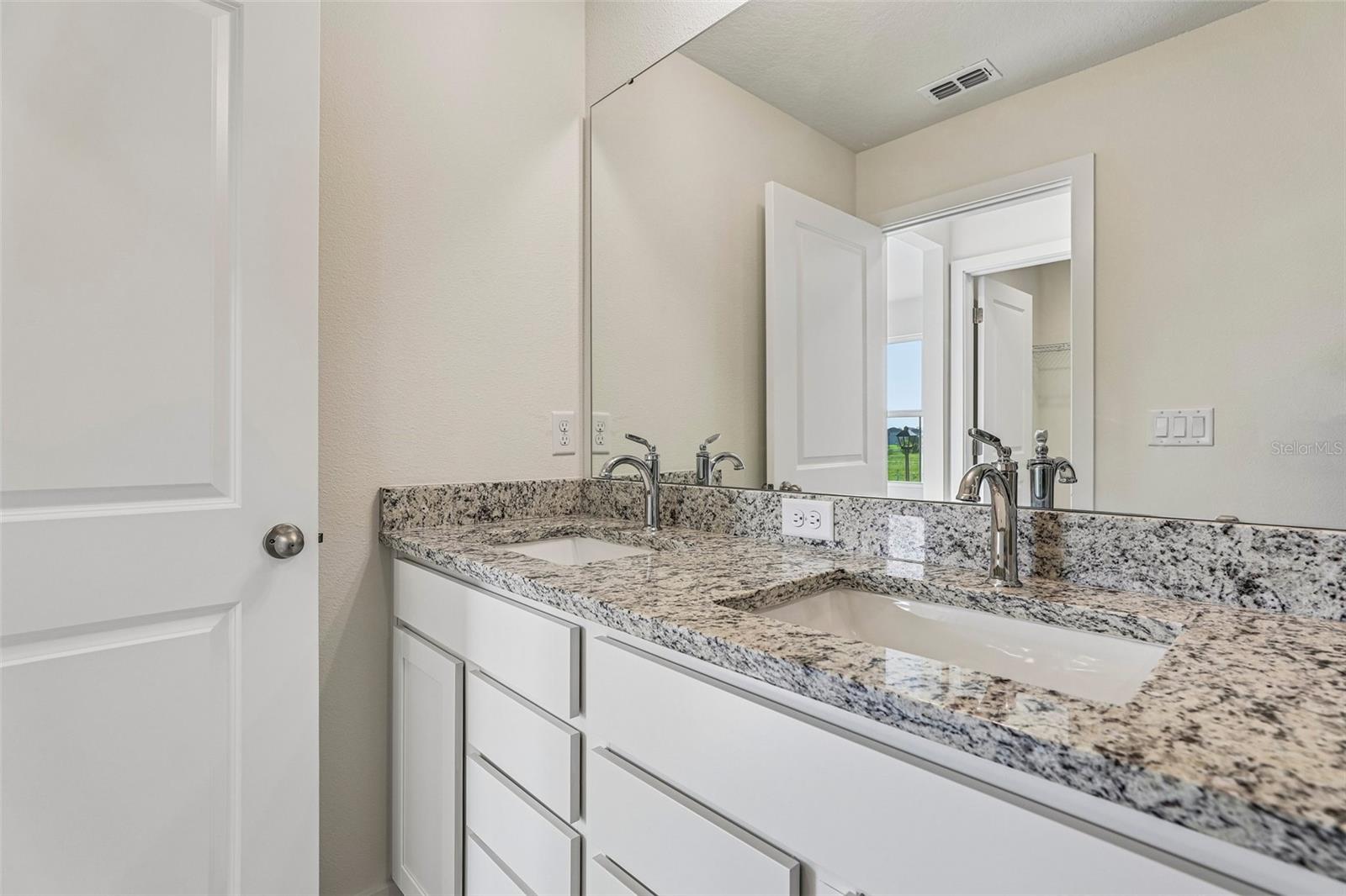 2720 Meadow Crest Dr Property Photo 14