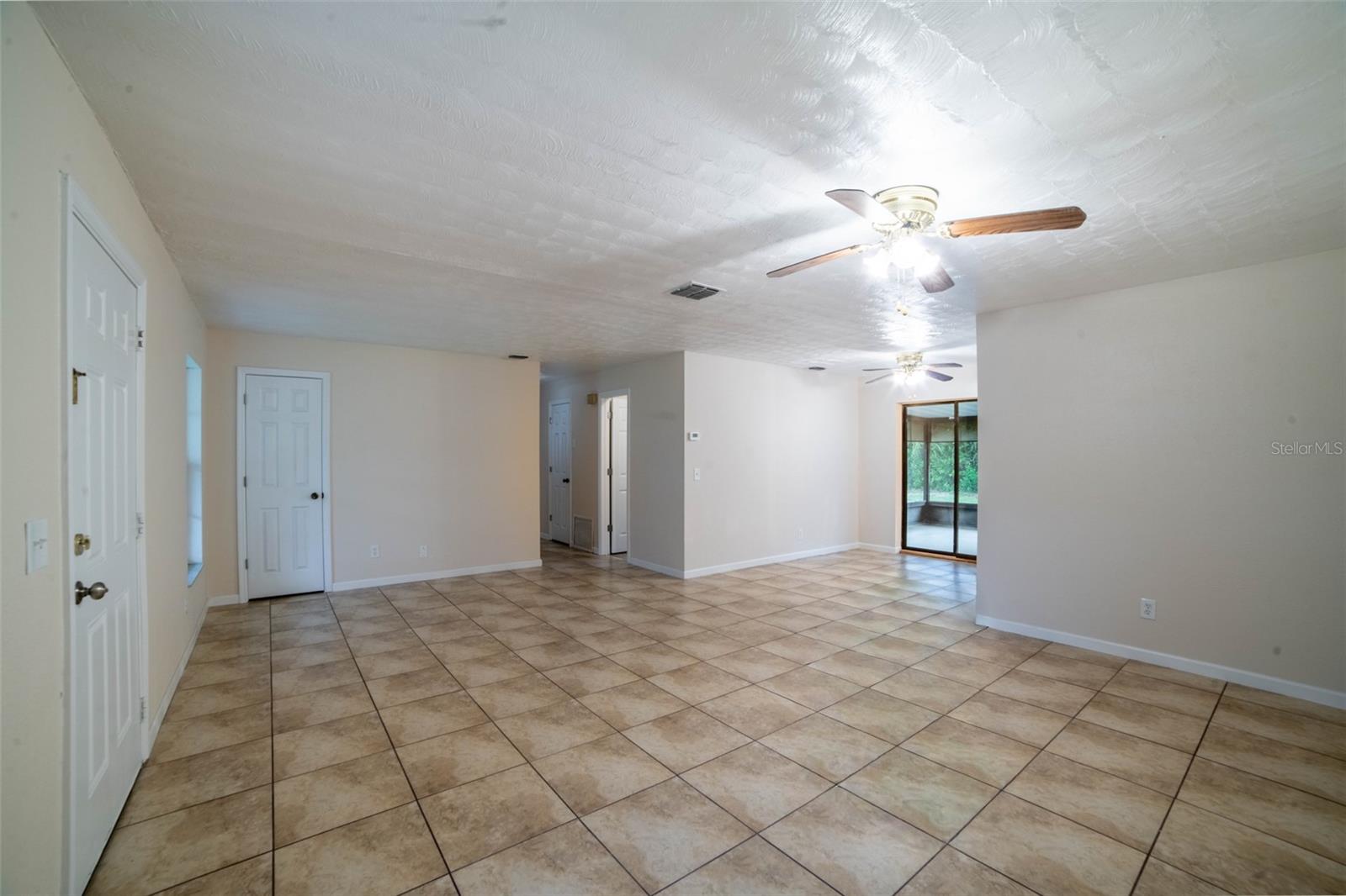 377 Jefferson Dr Property Photo 10