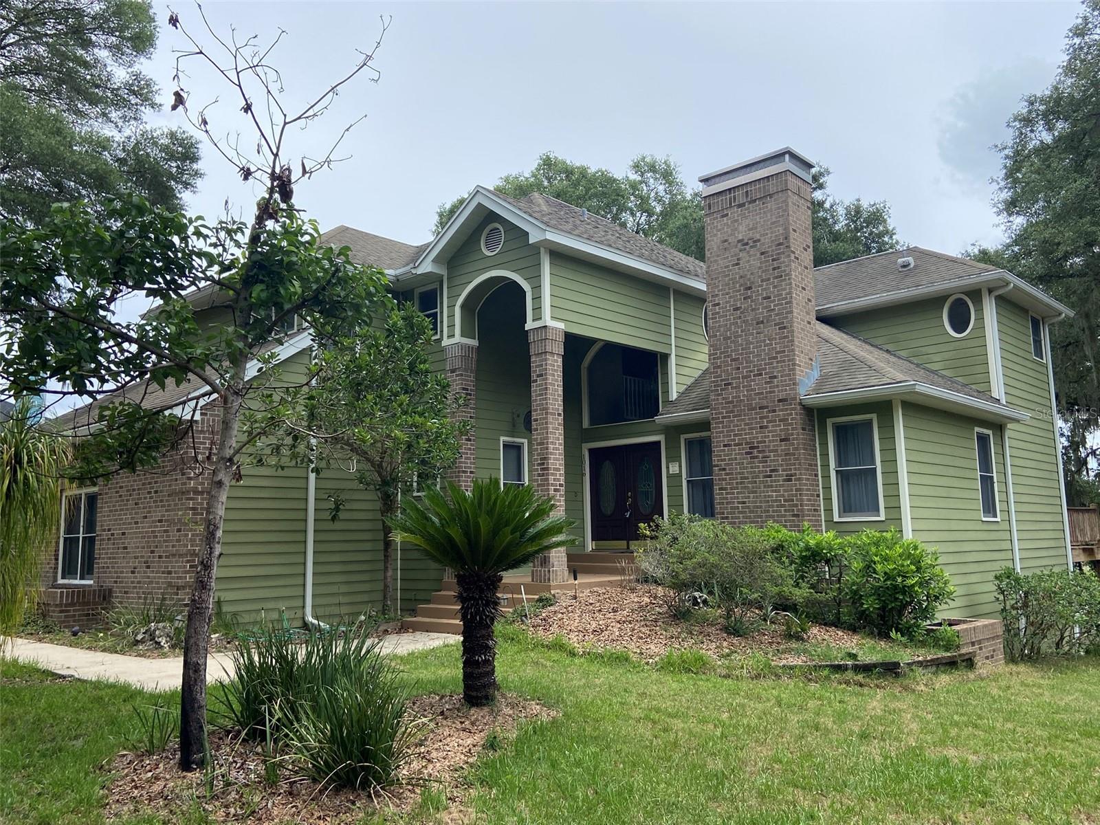 1016 LAKESIDE DR. DR