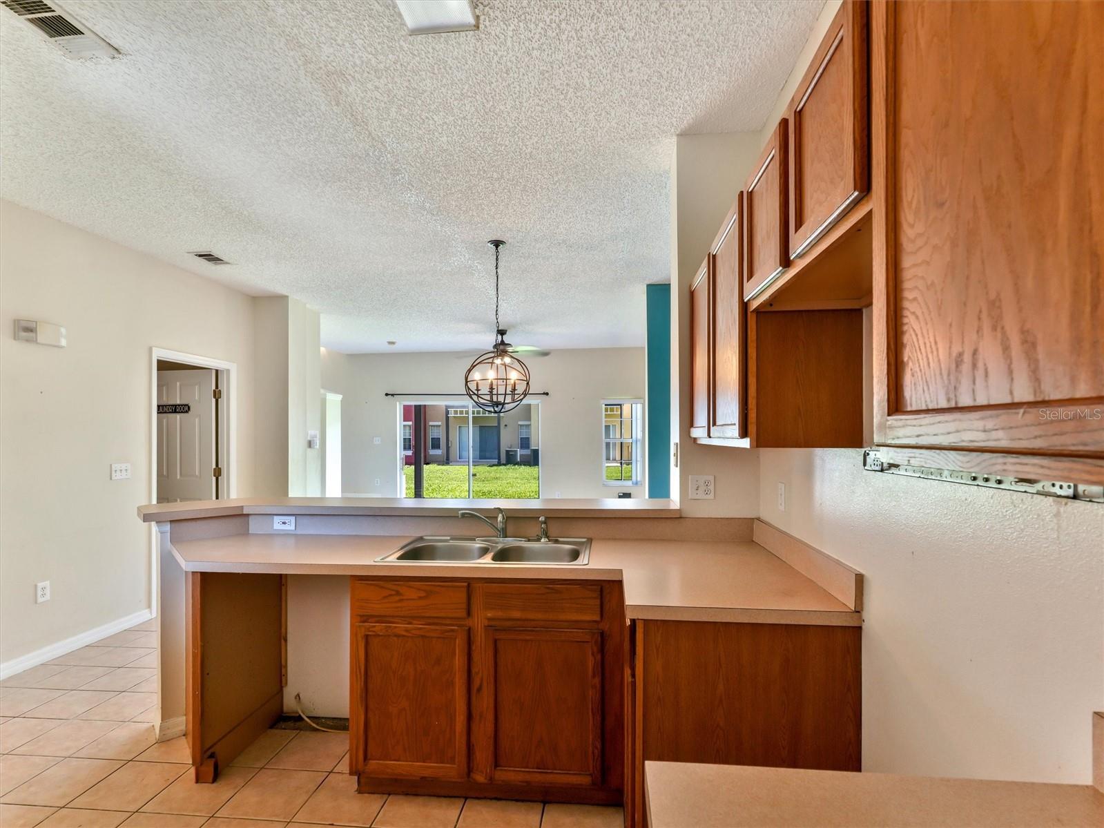 8407 Blue Lagoon Dr Property Photo 4