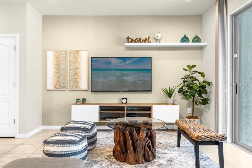2413 Dubai St Property Photo 8