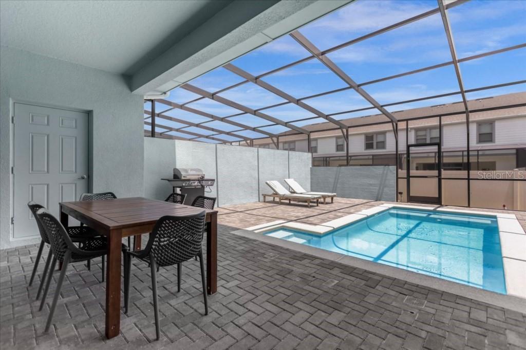 2413 Dubai St Property Photo 28