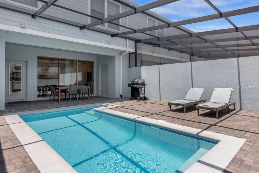 2413 Dubai St Property Photo 29