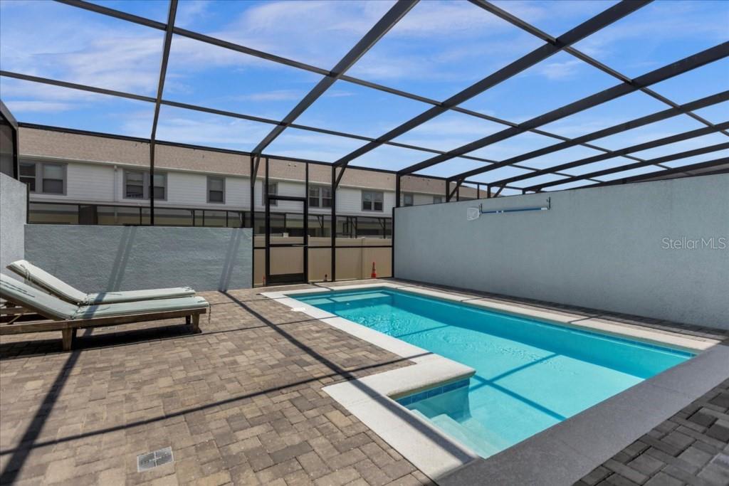 2413 Dubai St Property Photo 30