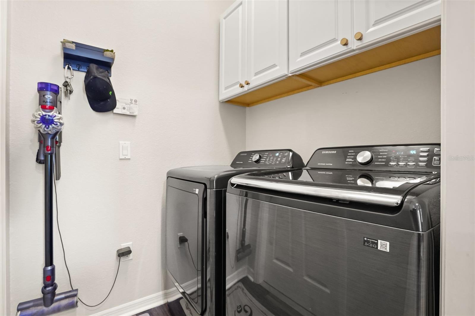 1699 Swallowtail Ln Property Photo 9