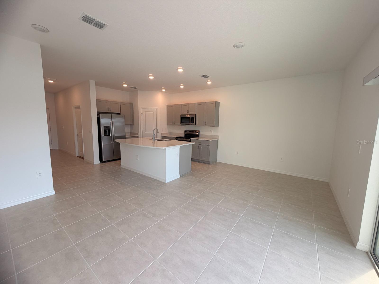 2212 Portrait St Property Photo 2