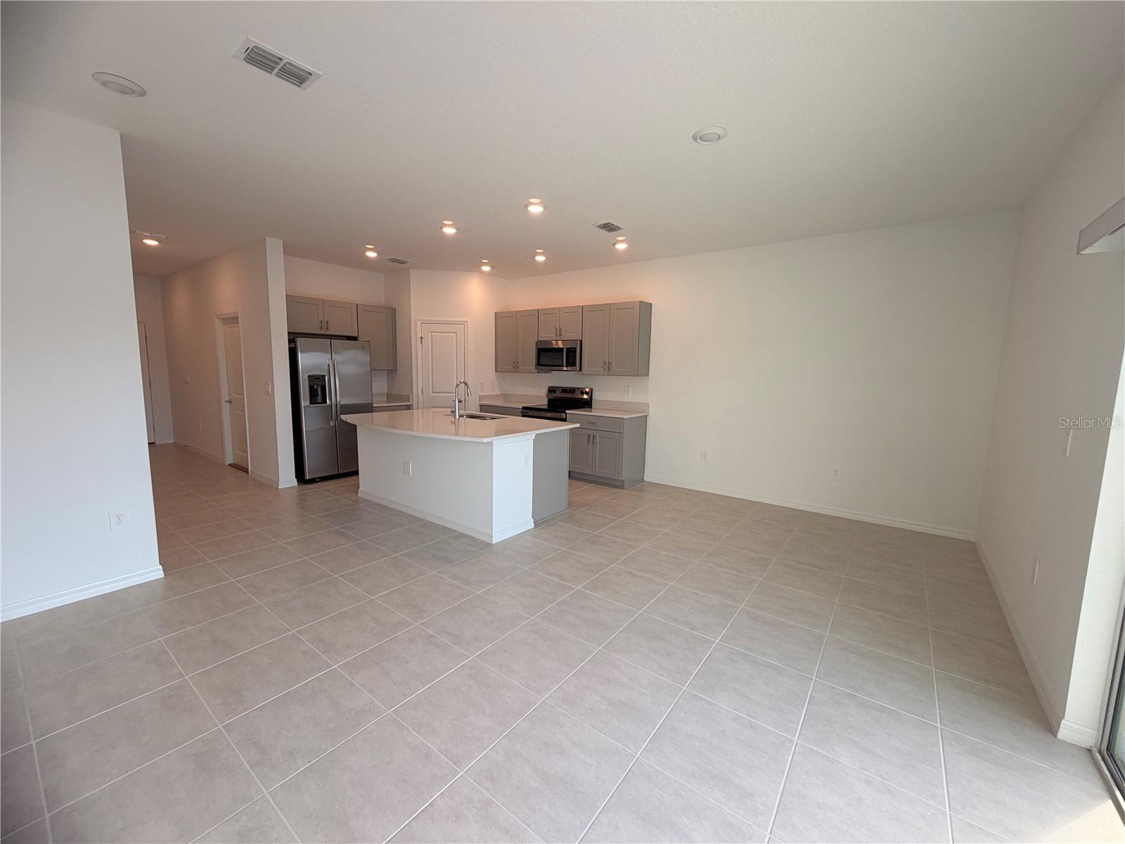 2212 Portrait St Property Photo 4