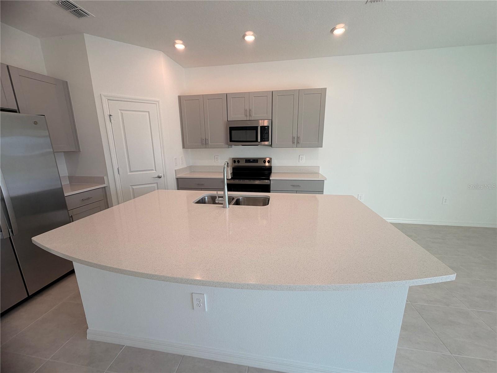 2212 Portrait St Property Photo 6