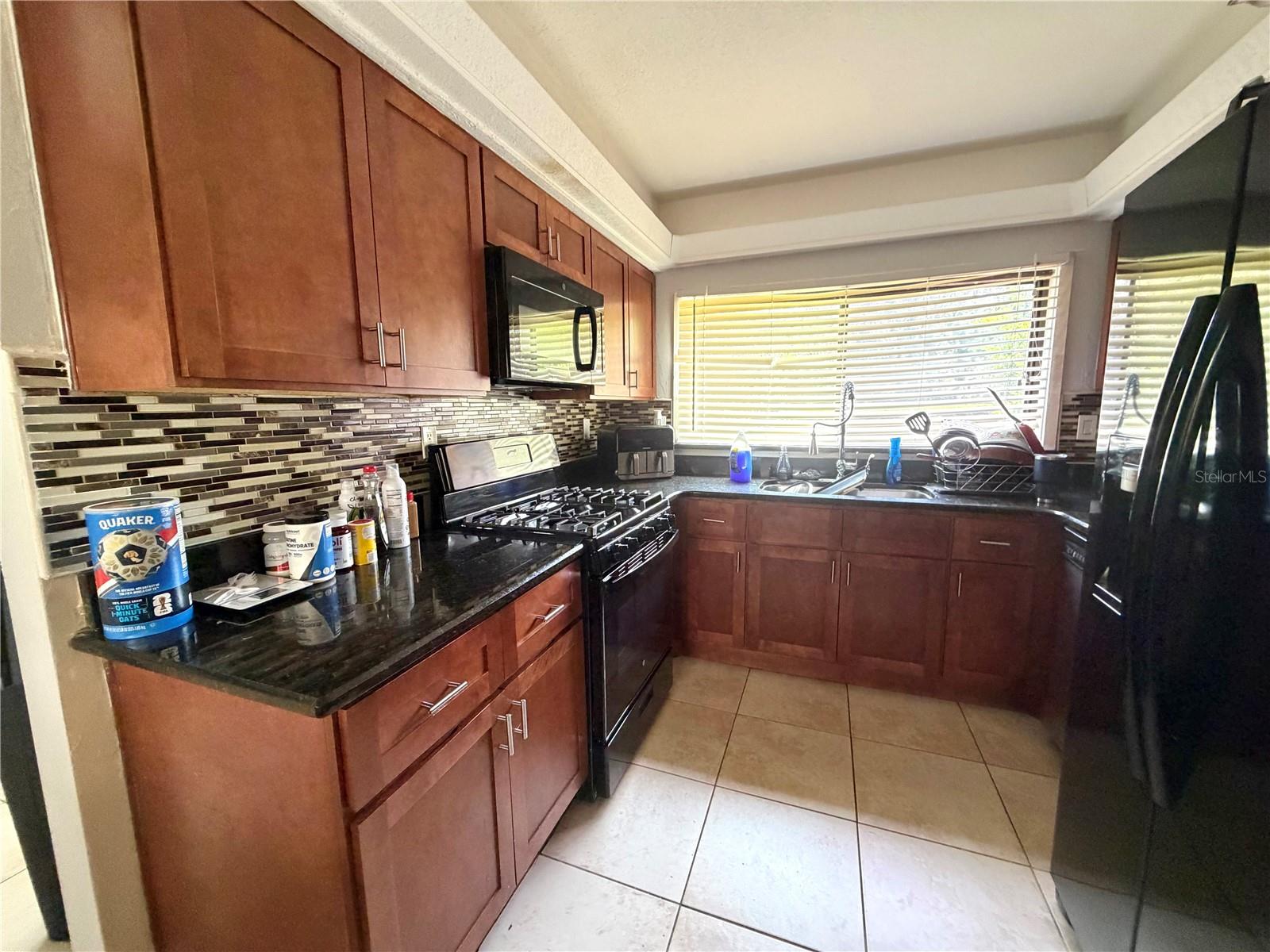 6 Robyn Ln Property Photo 7