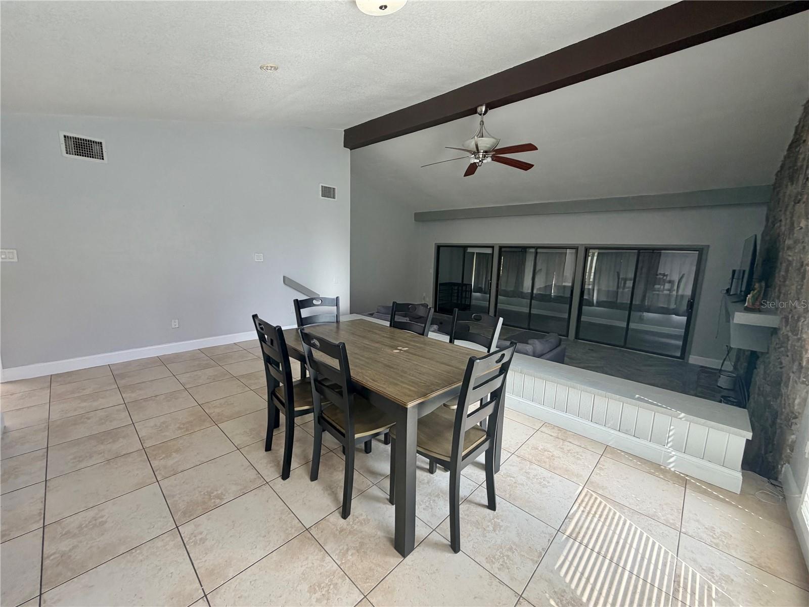 6 Robyn Ln Property Photo 11