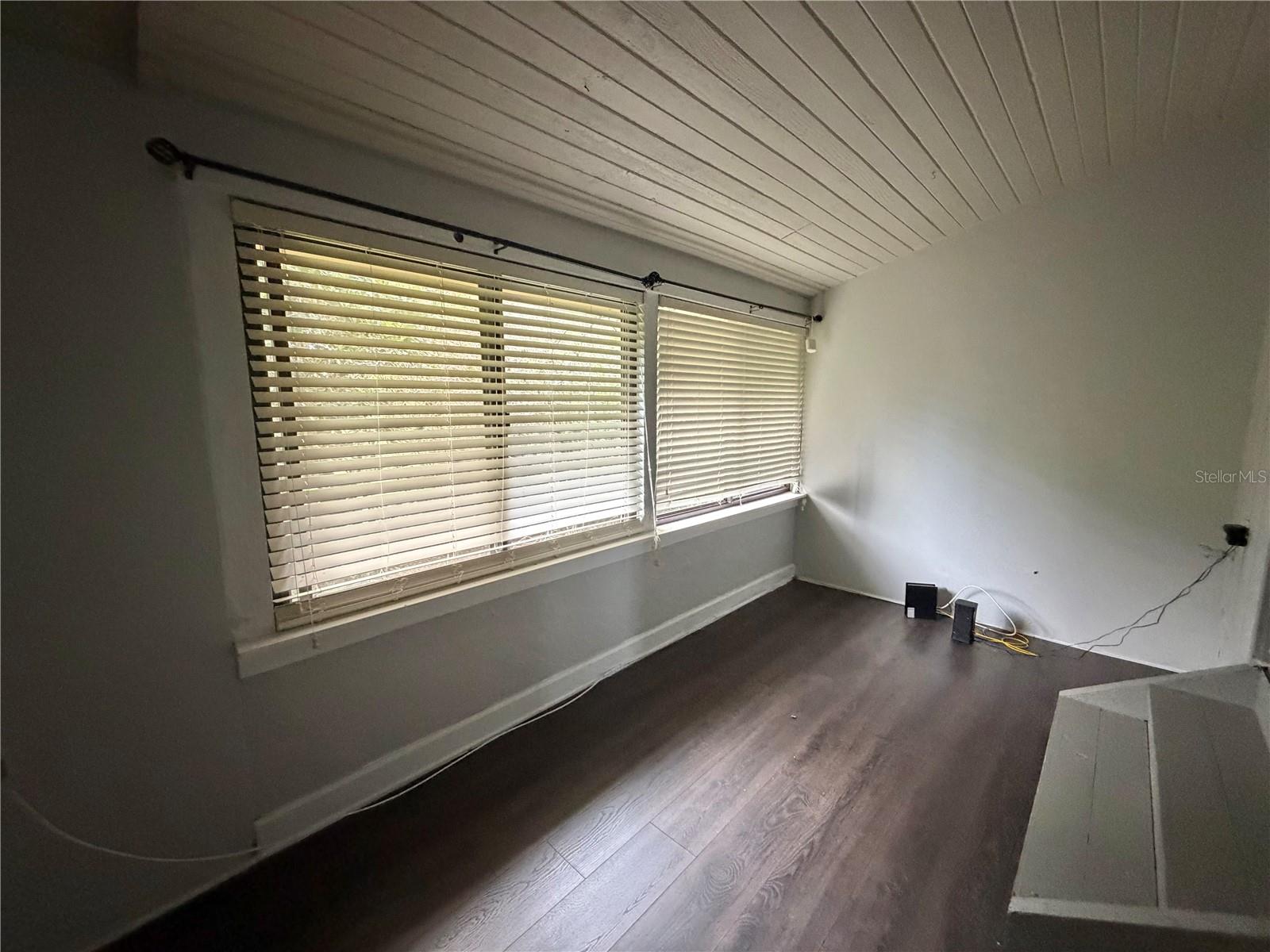 6 Robyn Ln Property Photo 19
