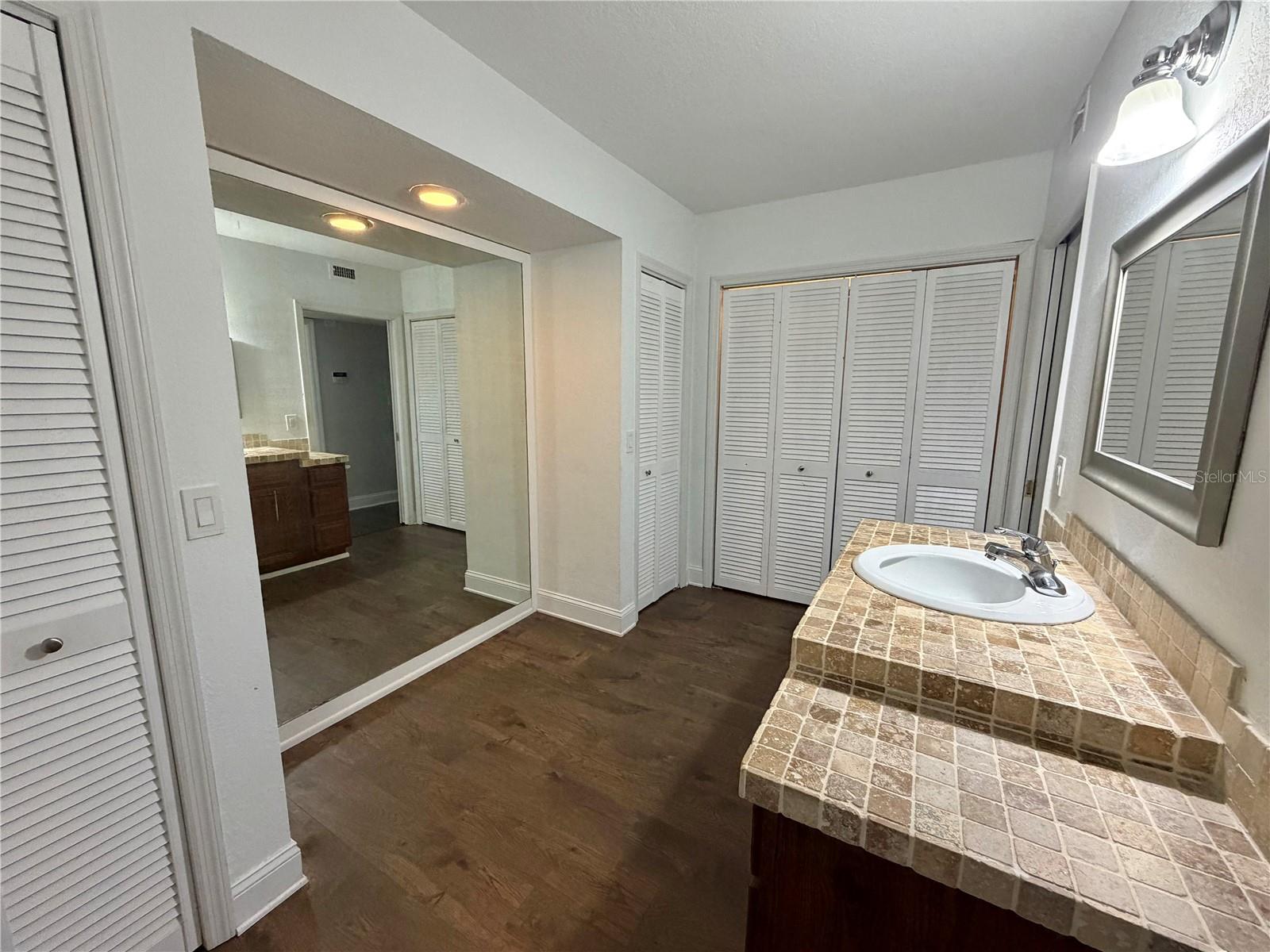6 Robyn Ln Property Photo 21